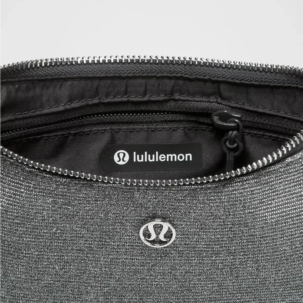 lululemon City Essentials Mini Shoulder Bag 1L Glitter - silver/gray - Picture 13 of 16